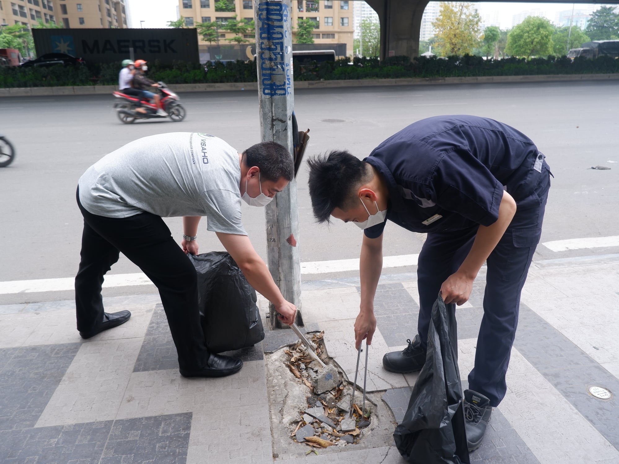 スワンレイク レジデンシーズ案件の運営管理契約書の調印式