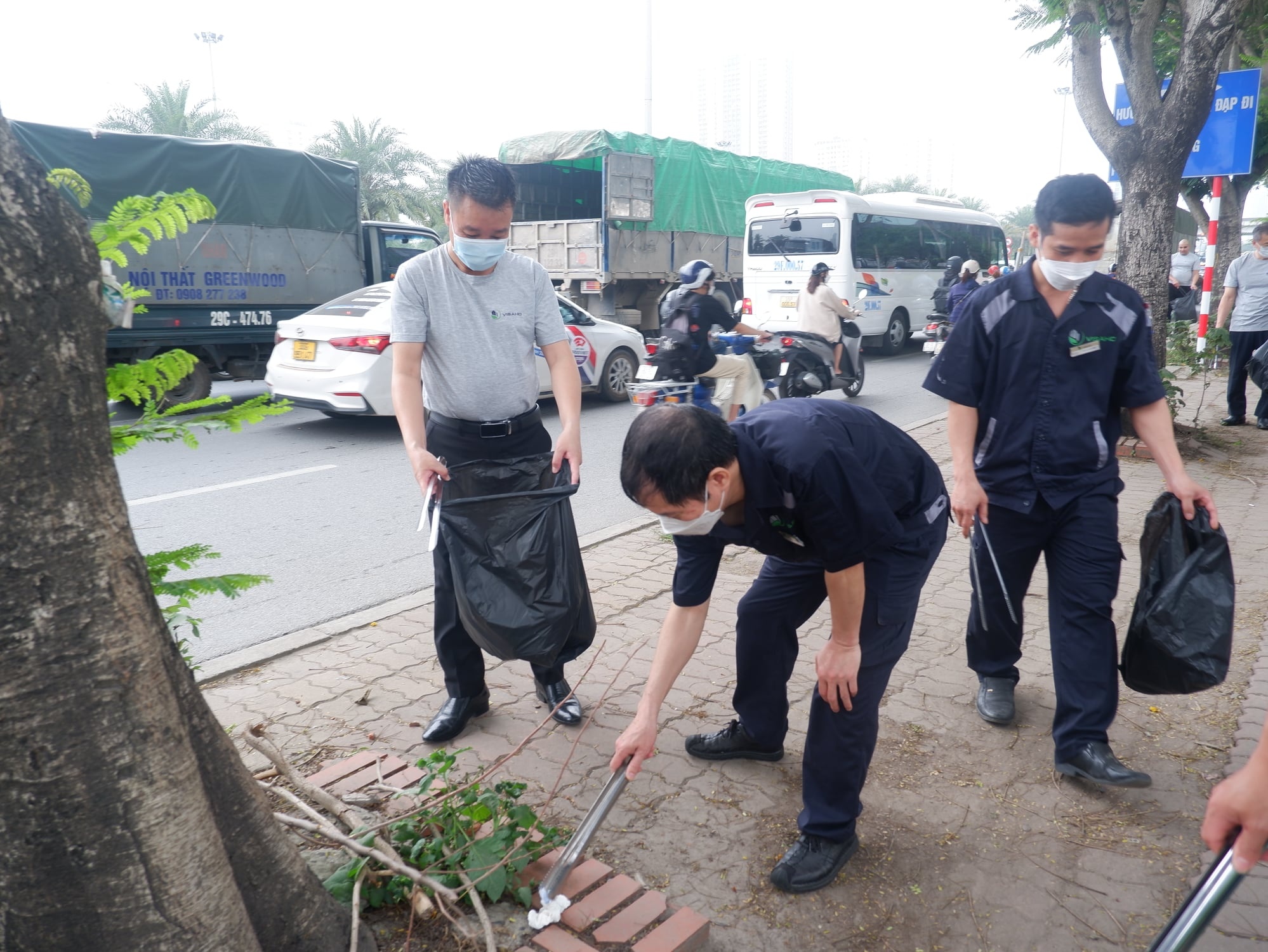 スワンレイク レジデンシーズ案件の運営管理契約書の調印式