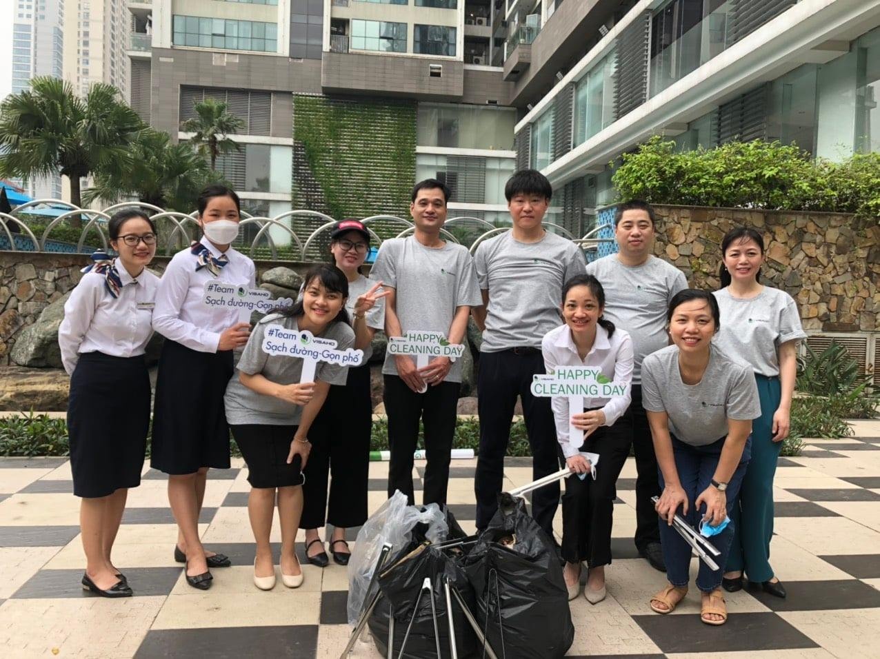 スワンレイク レジデンシーズ案件の運営管理契約書の調印式