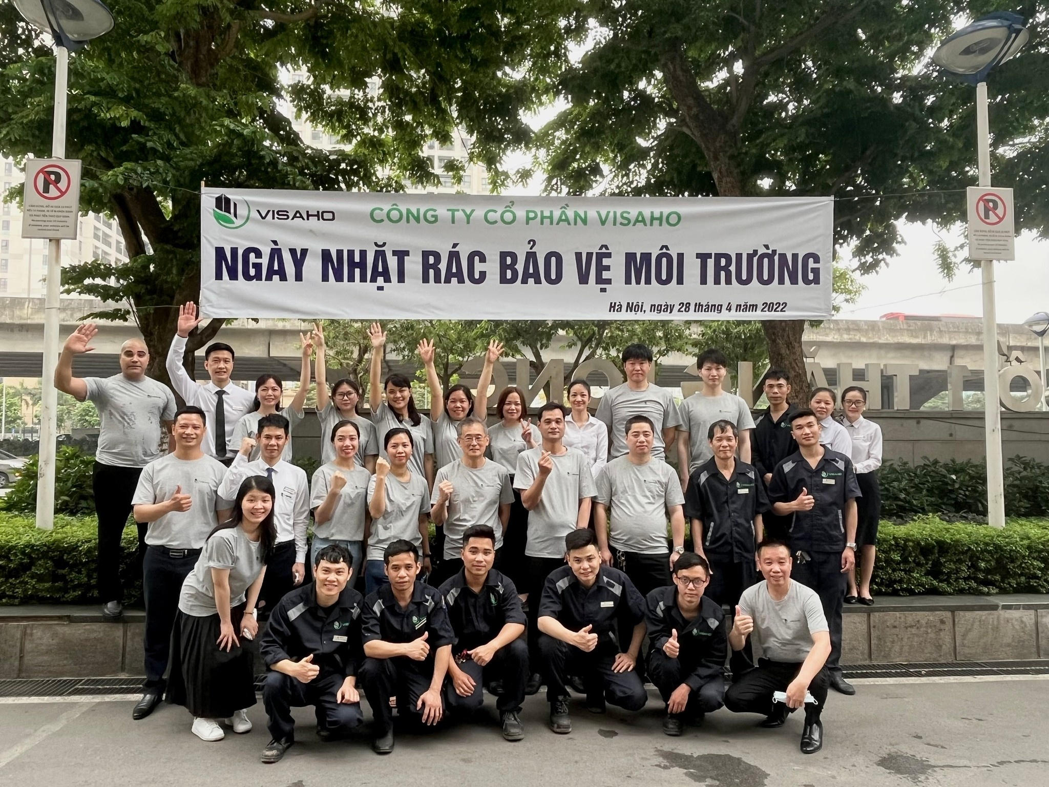 スワンレイク レジデンシーズ案件の運営管理契約書の調印式