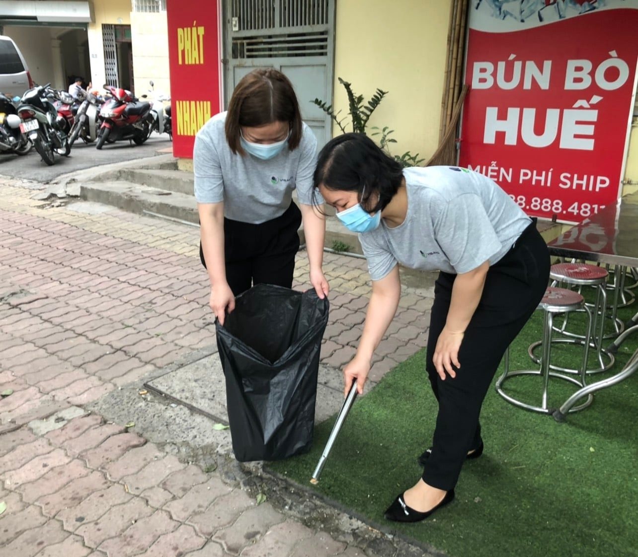 スワンレイク レジデンシーズ案件の運営管理契約書の調印式