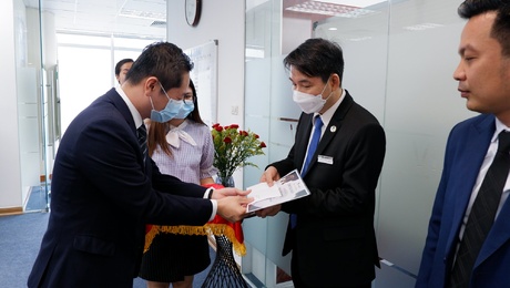 Khen thưởng nhân viên đạt kết quả cao kiểm tra tiêu chuẩn