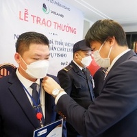 VISAHOは、サービス品質基準を満たした請負業者の従業員への表彰を実施