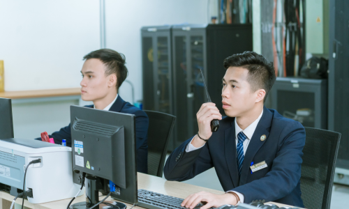 Nhân Viên Giám Sát Camera