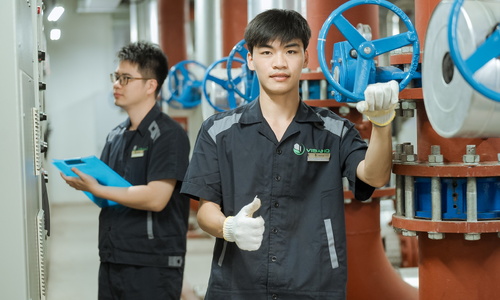 Nhân viên kĩ thuật tòa nhà