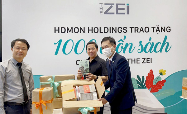 HDMon Holdings tặng sách cho thư viện dự án The Zei 2