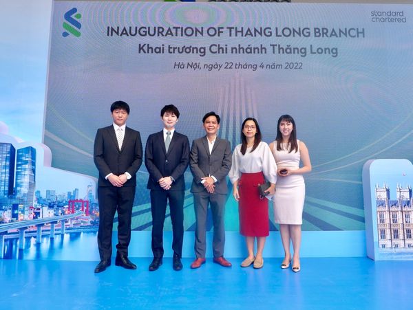 スタンダードチャータード銀行ベトナムの開会式でのVISAHO