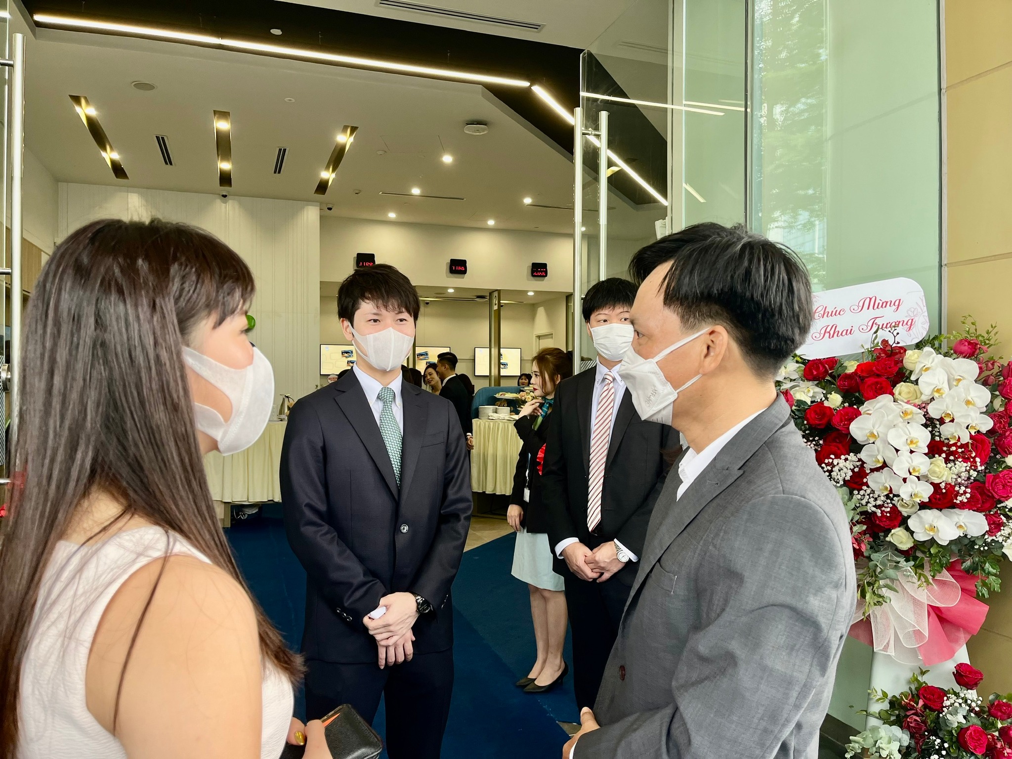 VISAHOの幹部が出席し、スタンダードチャータード銀行を祝福