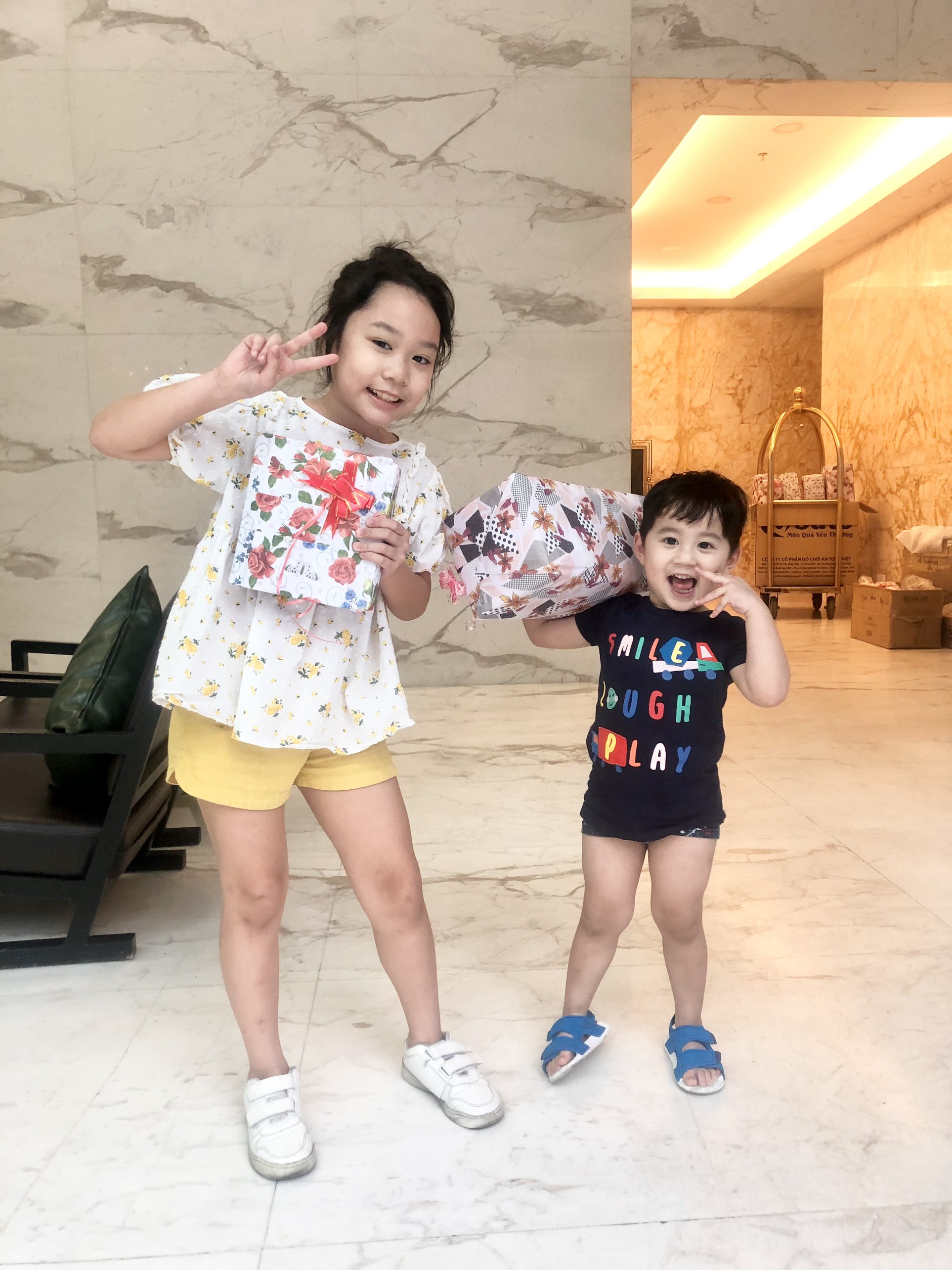 ホアンタインタワープロジェクトでは、子供たちにもプレゼントが贈られました