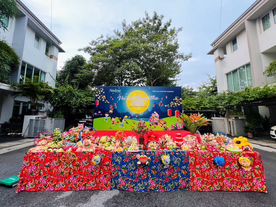 The Mid-Autumn Festival is delicately displayed at The Nadyne Gardens